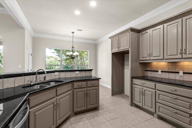 212 Neal DR, Liberty Hill, TX 78642