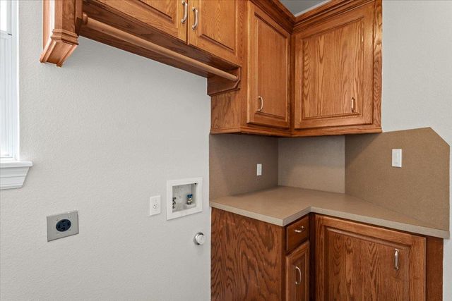 212 Neal DR, Liberty Hill, TX 78642