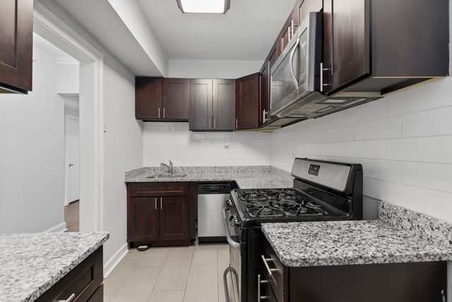 1112 W Glenlake Avenue 1, Chicago, IL 60660