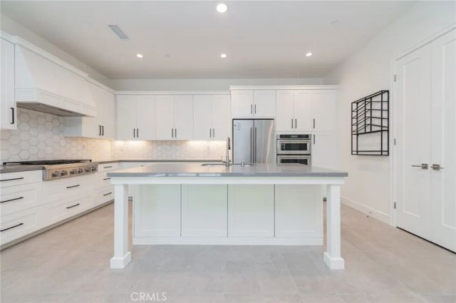 120 Lomita, Irvine, CA 92618