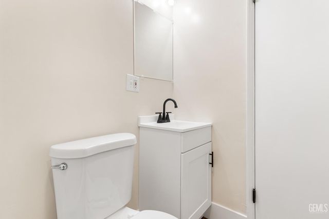 710 Washington Avenue, Bakersfield, CA 93308