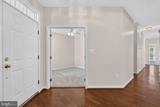 6922 WALNUT HILL DR, Gainesville, VA 20155