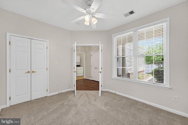 6922 WALNUT HILL DR, Gainesville, VA 20155