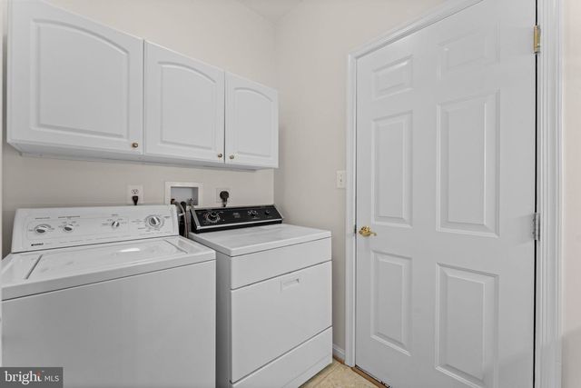 6922 WALNUT HILL DR, Gainesville, VA 20155