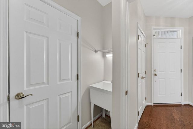 6922 WALNUT HILL DR, Gainesville, VA 20155