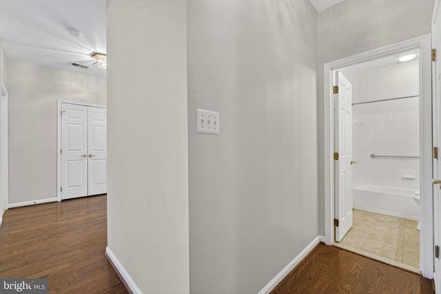 6922 WALNUT HILL DR, Gainesville, VA 20155