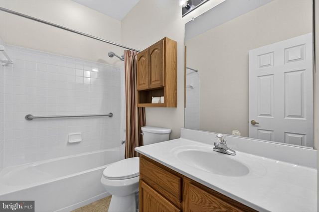 6922 WALNUT HILL DR, Gainesville, VA 20155