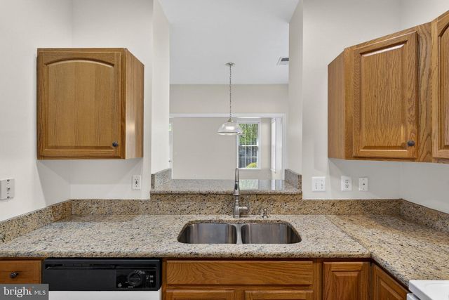 6922 WALNUT HILL DR, Gainesville, VA 20155