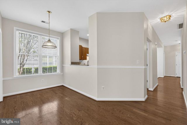 6922 WALNUT HILL DR, Gainesville, VA 20155