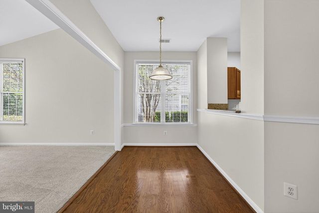 6922 WALNUT HILL DR, Gainesville, VA 20155