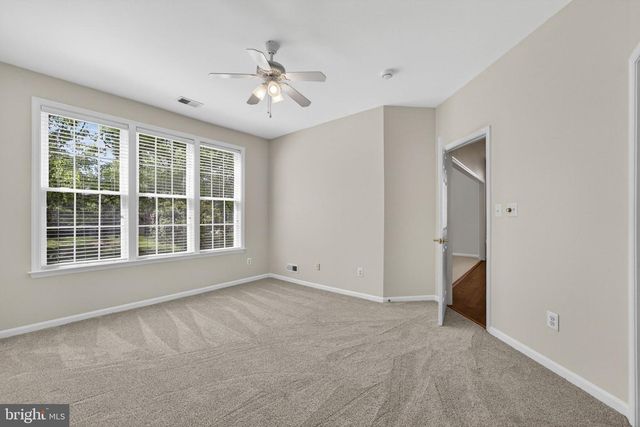 6922 WALNUT HILL DR, Gainesville, VA 20155