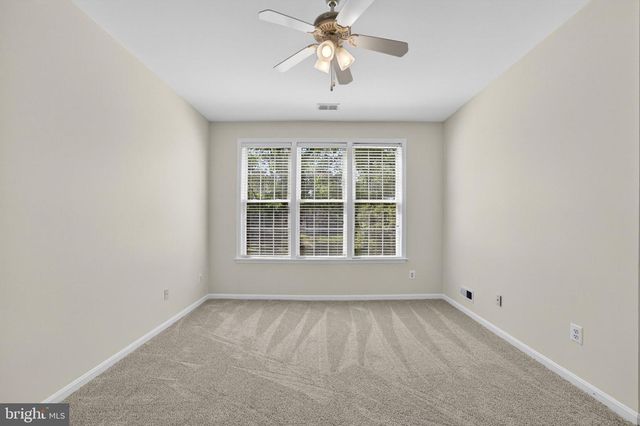 6922 WALNUT HILL DR, Gainesville, VA 20155