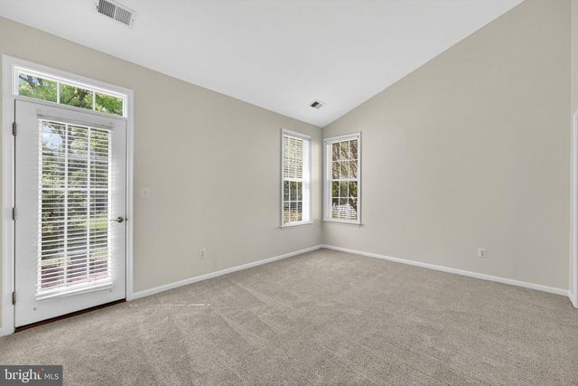 6922 WALNUT HILL DR, Gainesville, VA 20155