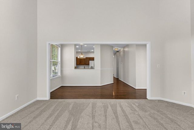6922 WALNUT HILL DR, Gainesville, VA 20155