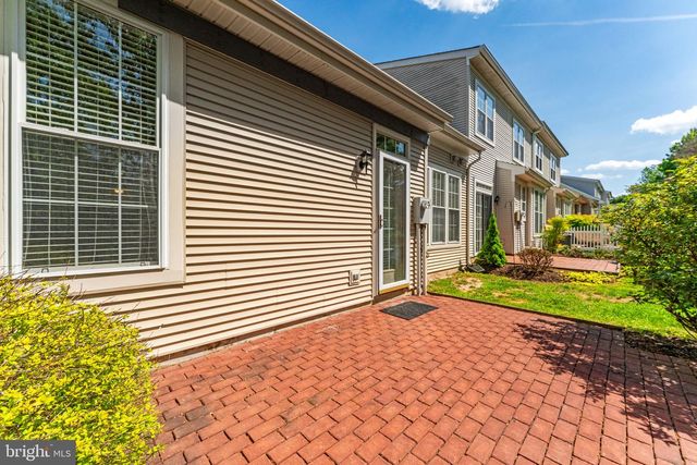 6922 WALNUT HILL DR, Gainesville, VA 20155
