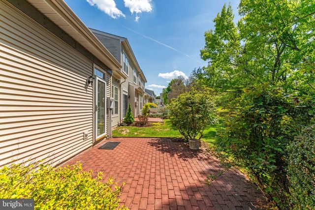 6922 WALNUT HILL DR, Gainesville, VA 20155