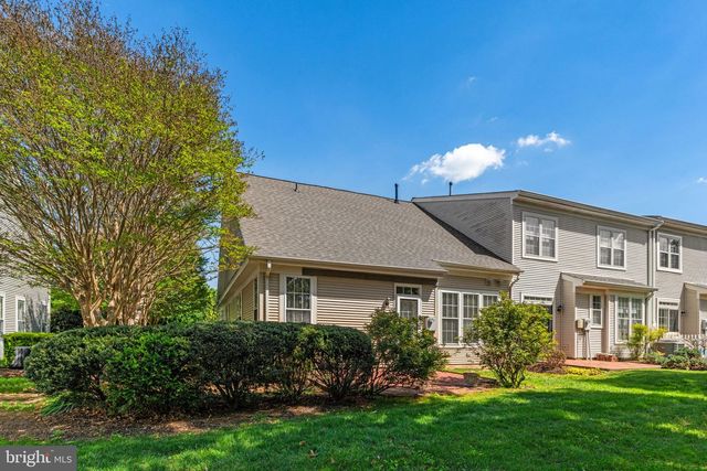 6922 WALNUT HILL DR, Gainesville, VA 20155