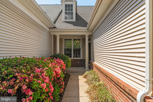 6922 WALNUT HILL DR, Gainesville, VA 20155
