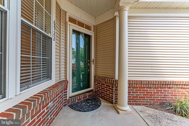 6922 WALNUT HILL DR, Gainesville, VA 20155