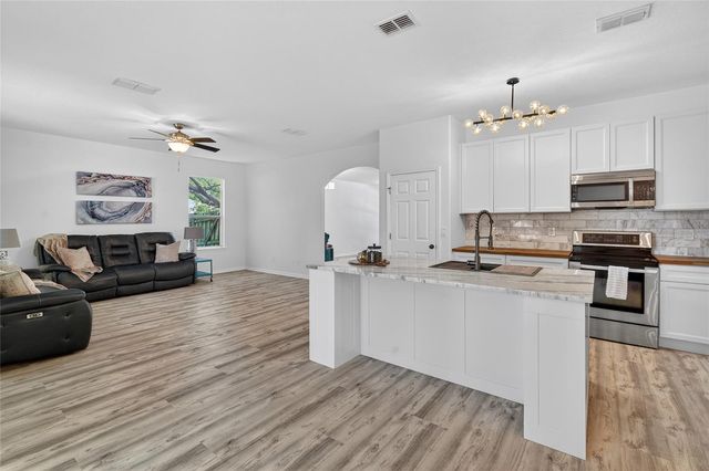 1305 WINDY BLUFF DRIVE, Minneola, FL 34715