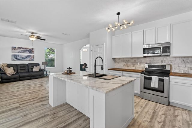 1305 WINDY BLUFF DRIVE, Minneola, FL 34715