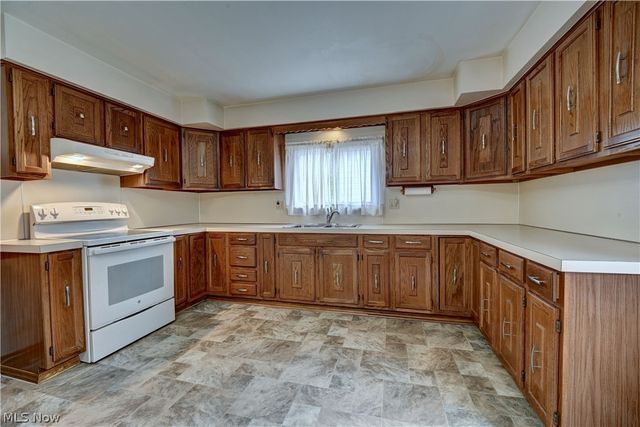 1133 Clearmount Avenue SE, North Canton, OH 44720