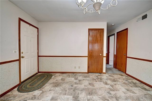 1133 Clearmount Avenue SE, North Canton, OH 44720