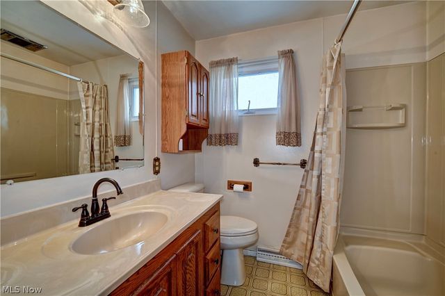 1133 Clearmount Avenue SE, North Canton, OH 44720