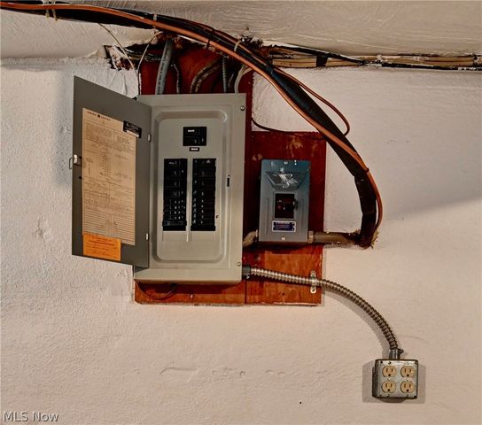 1133 Clearmount Avenue SE, North Canton, OH 44720