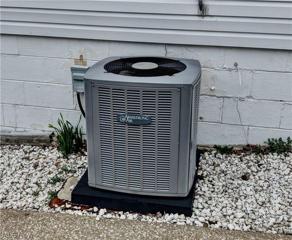 1133 Clearmount Avenue SE, North Canton, OH 44720