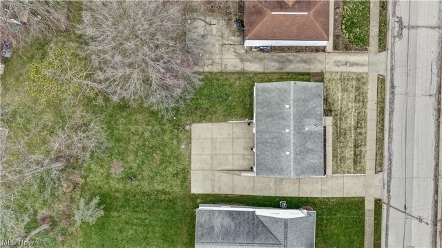 1133 Clearmount Avenue SE, North Canton, OH 44720