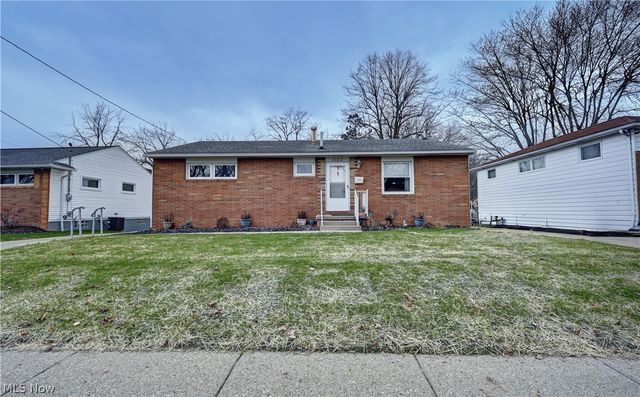 1133 Clearmount Avenue SE, North Canton, OH 44720