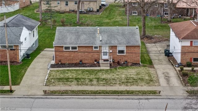 1133 Clearmount Avenue SE, North Canton, OH 44720