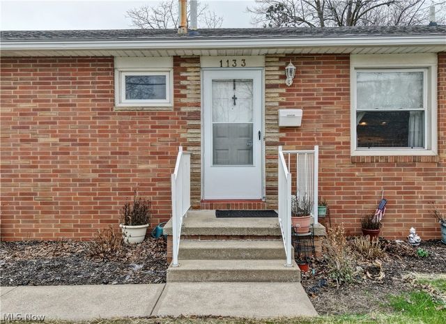 1133 Clearmount Avenue SE, North Canton, OH 44720