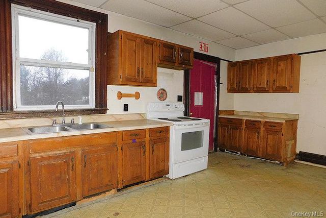 853 Salt Point Turnpike, Poughkeepsie, NY 12601