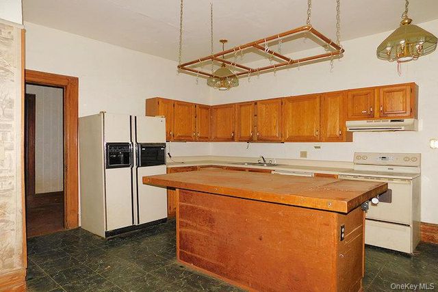 853 Salt Point Turnpike, Poughkeepsie, NY 12601