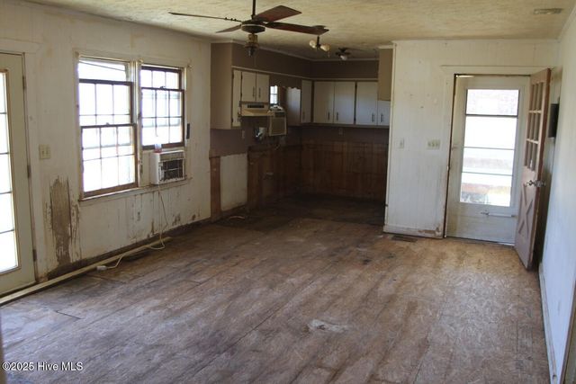 80 N Elmhurst Street, Clarkton, NC 28433