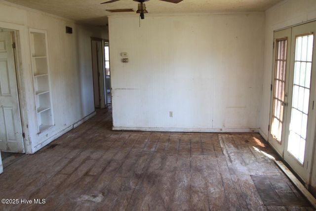 80 N Elmhurst Street, Clarkton, NC 28433