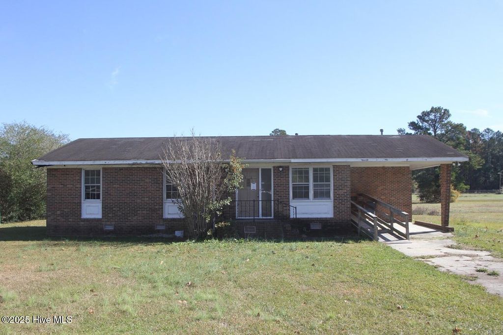 80 N Elmhurst Street, Clarkton, NC 28433
