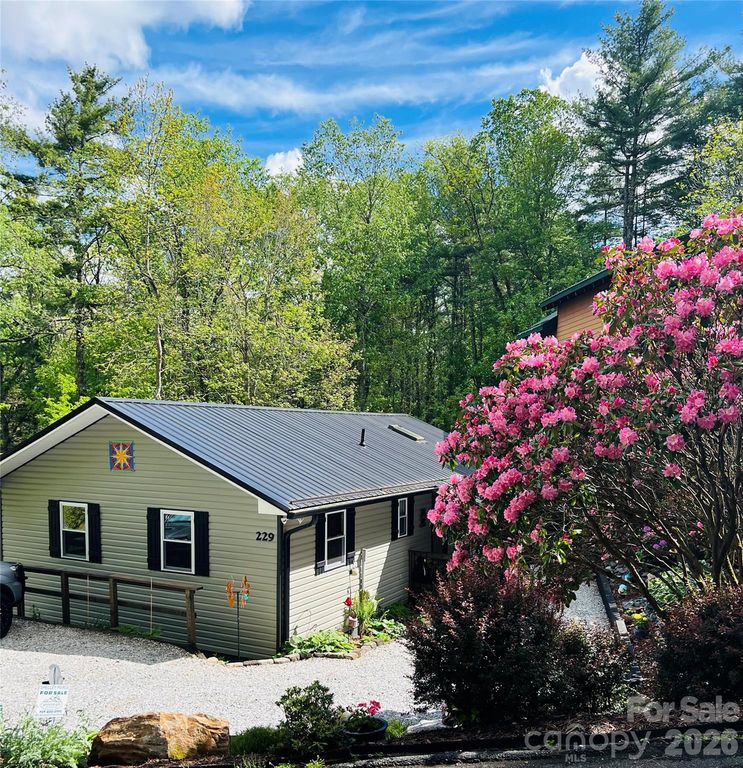 229 Spring Brook Road, Newland, NC 28657