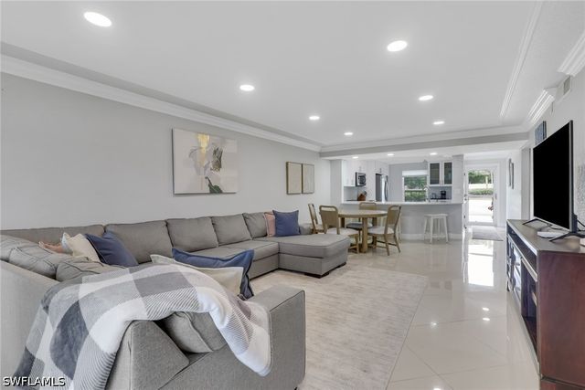 9580 Victoria LN 104, Naples, FL 34109