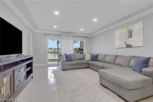 9580 Victoria LN 104, Naples, FL 34109