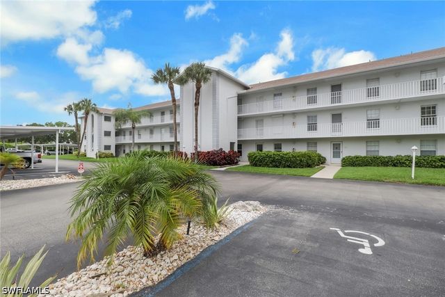 9580 Victoria LN 104, Naples, FL 34109