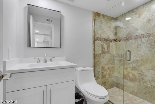 9580 Victoria LN 104, Naples, FL 34109