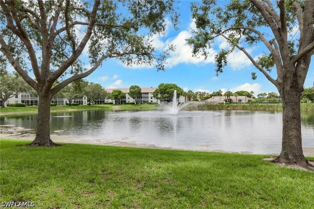 9580 Victoria LN 104, Naples, FL 34109