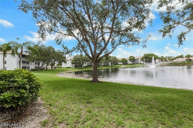 9580 Victoria LN 104, Naples, FL 34109