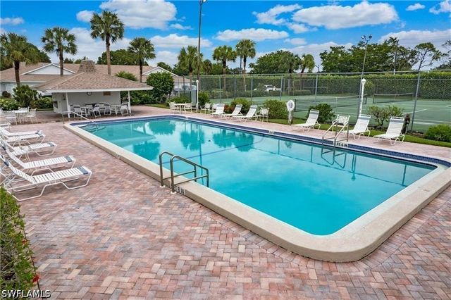 9580 Victoria LN 104, Naples, FL 34109