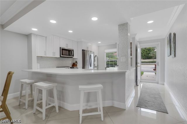 9580 Victoria LN 104, Naples, FL 34109