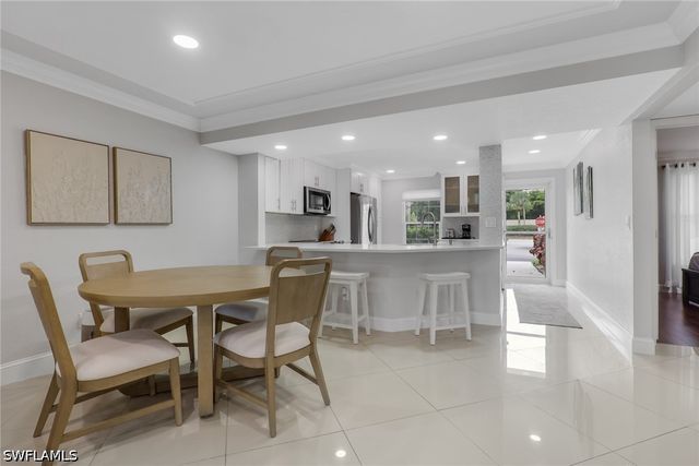 9580 Victoria LN 104, Naples, FL 34109