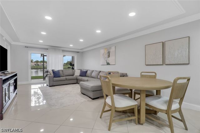 9580 Victoria LN 104, Naples, FL 34109
